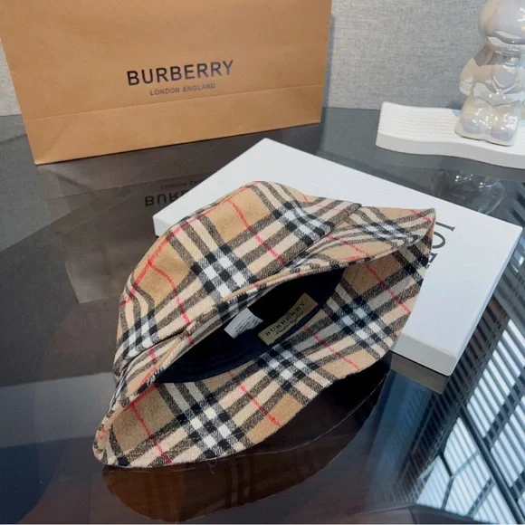 🎁🎁Authentic Burberry wool fishhooter women's  brown - Picture 4 of 5